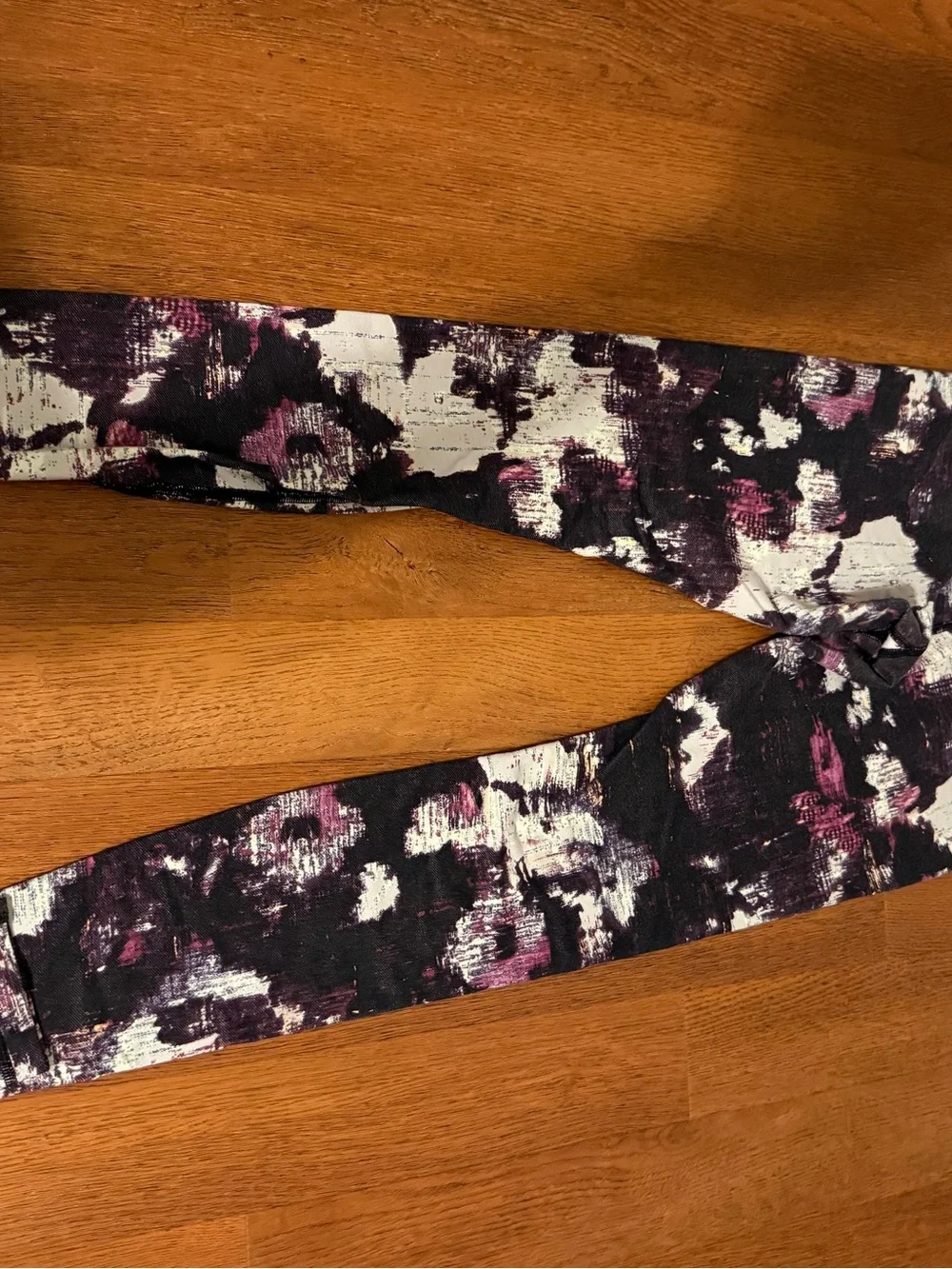 Lululemon Abstract Brushstroke High Rise 28